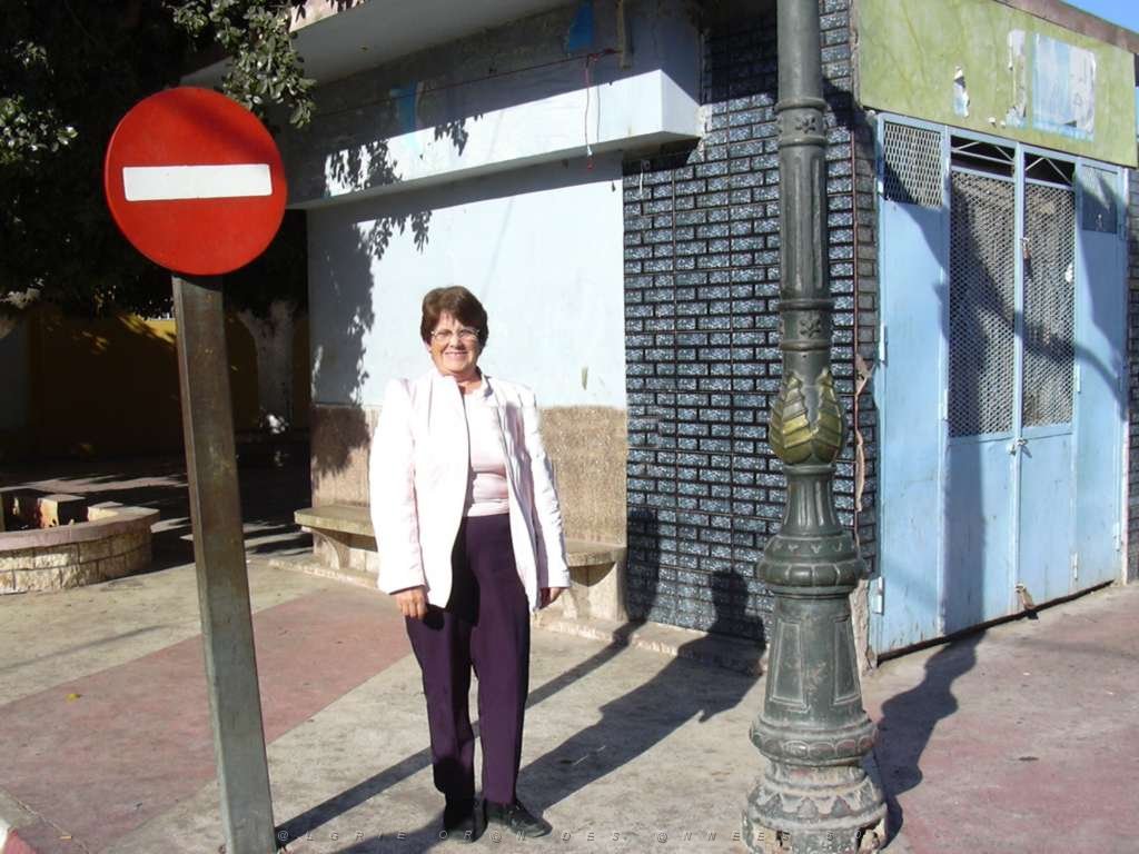 VOYAGE DU 10 2005 LA SENIA 010 LE KIOSQUE.JPG